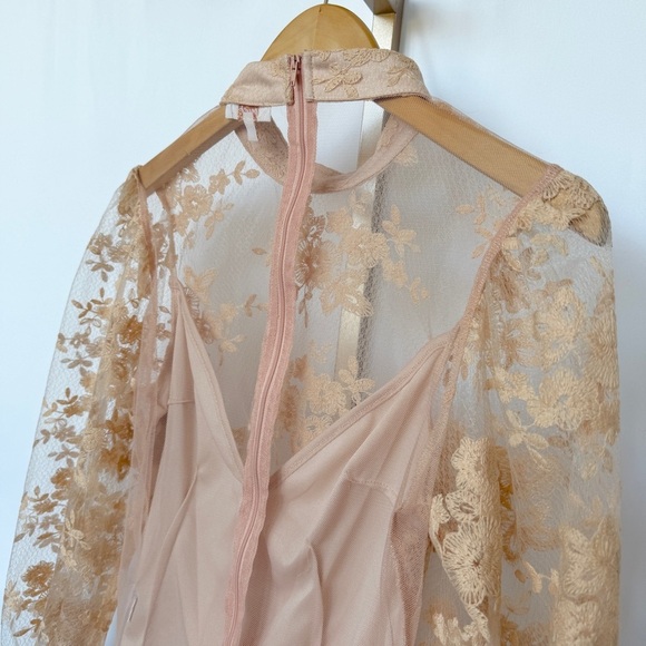Peach Couture Women's Beige Sheer Floral Embroidered Blouse Size M Cropped - Picture 8 of 11